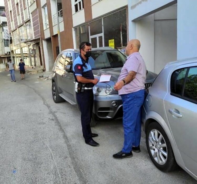 İzmir'de bisiklet yoluna giren sürücüye ceza
