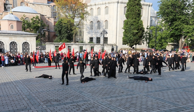 Londra ve İstanbul'da eş zamanlı "15 Temmuz" koreografisi