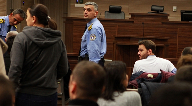 Kosova Meclisi'ne el bombalı saldırıda karar