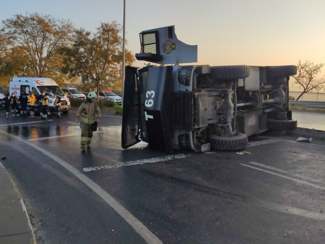 Küçükçekmece'de TOMA devrildi
