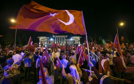 'İhanet nöbetini FETÖ bırakıyor, PKK devralıyor'