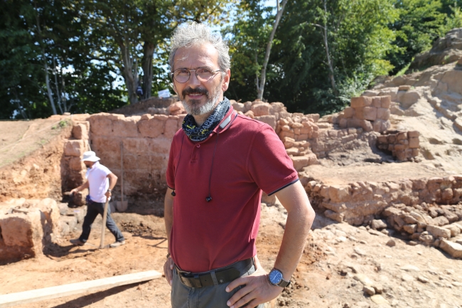 Kurul Kalesi'nde yaklaşık 2 bin eser gün yüzüne çıkarıldı