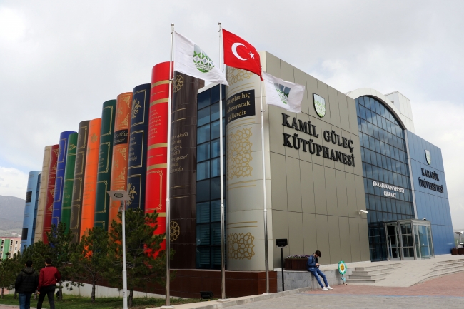 Karabük Üniversitesi'ne kitap görünümlü kütüphane