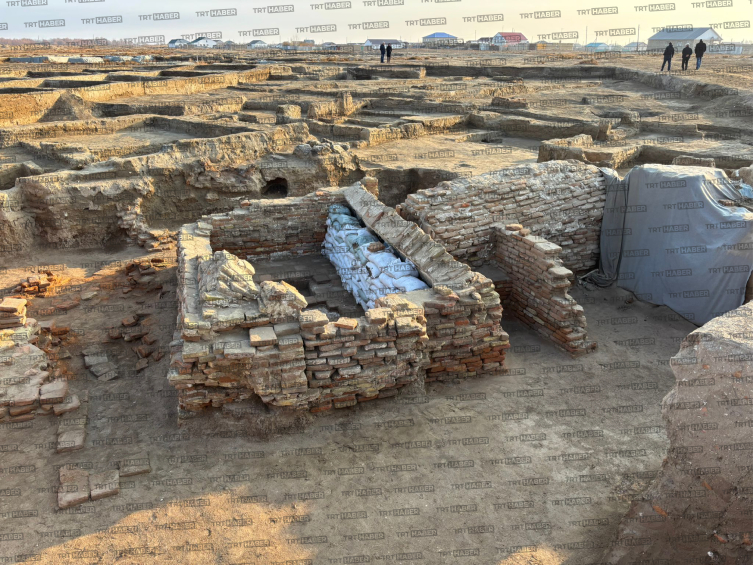 Türk kültür tarihine bir ışık: Saraycık Testisi'nde Kutadgu Bilig izleri