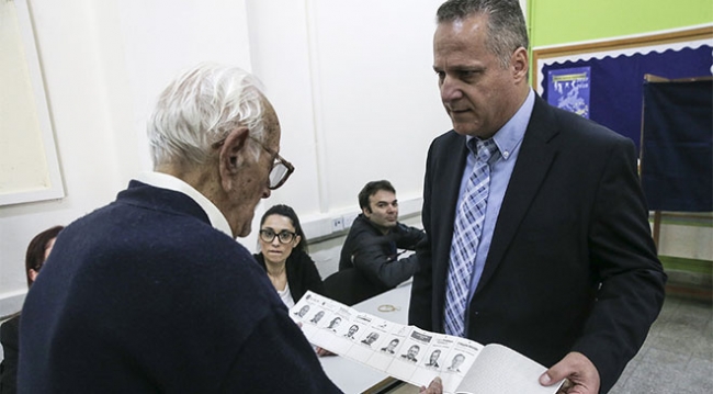 Güney Kıbrıs'ta 'başkanlık' seçimi ikinci tura kaldı