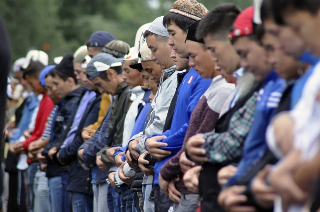 İslam dünyası bayram namazında buluştu