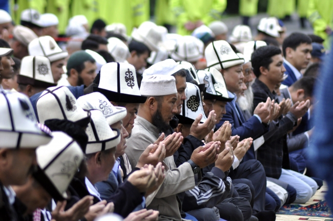 İslam dünyası bayram namazında buluştu