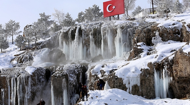 Kızılırmak buz tuttu