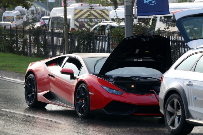 3,5 milyon liralık otomobil yolda kaldı