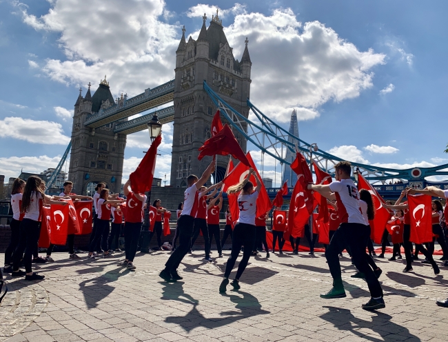 Londra ve İstanbul'da eş zamanlı "15 Temmuz" koreografisi