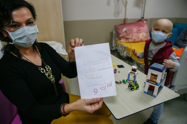 Gönüllü öğretmenler lösemi hastası çocuklara umut oluyor