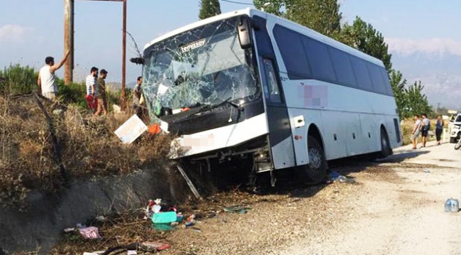Muğla'da tur otobüsü şarampole devrildi