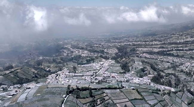 Endonezya'daki Merapi Yanardağı'nda patlama