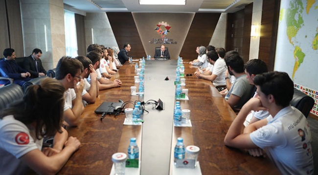 Bakan Mustafa Varank İTÜ Güneş Arabası Ekibi'ni kabul etti
