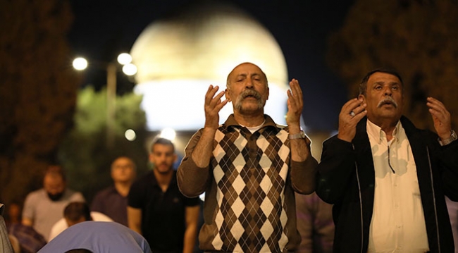 Mescid-i Aksa’da ilk teravih namazı kılındı
