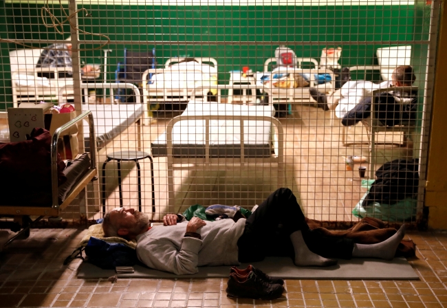 Macaristan'da sokakta yaşamak yasaklandı