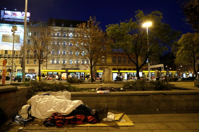 Macaristan'da sokakta yaşamak yasaklandı