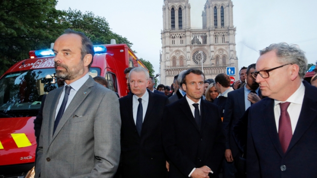 Ünlü Notre Dame Katedrali'nde yangın