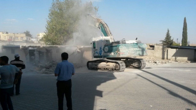 Bakanlıktan Zeytin Dalı Harekatı'na iş makinesi, kamyon, treyler desteği
