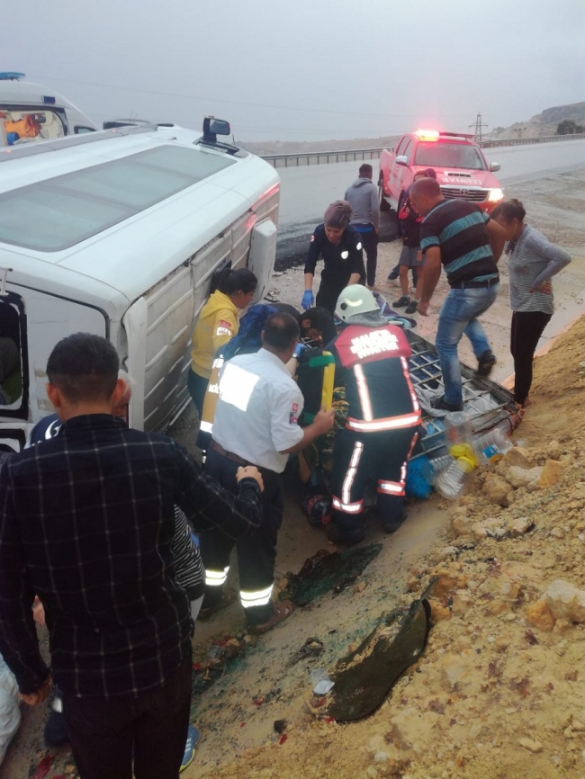 Malatya'da minibüs devrildi: 7 yaralı