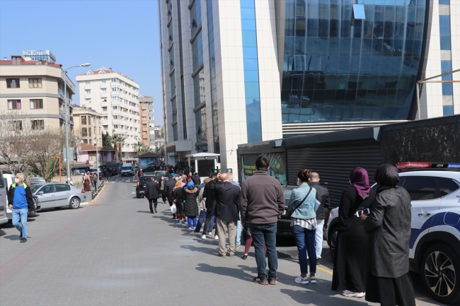 İstanbul'da tam kapanma öncesi "seyahat izin belgesi" kuyruğu