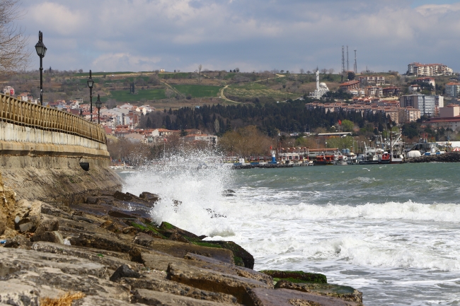 Deniz ulaşımı poyraz nedeniyle aksadı