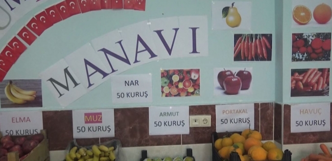 Kahramanmaraş'ta öğrenciler aldıkları meyvelerin ücretini kumbaraya atıyor