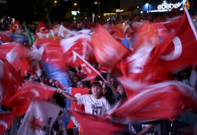 Seçim sonuçları yurt genelinde kutlandı