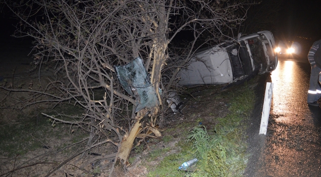 Manisa'da işçileri taşıyan minibüs devrildi: 11 yaralı