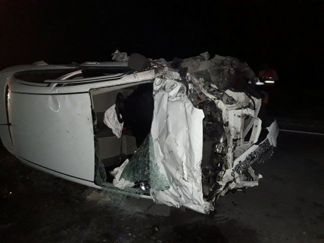 Takla atarak karşı şeride geçen otomobil 3 araca çarptı: 1 ölü, 2 yaralı