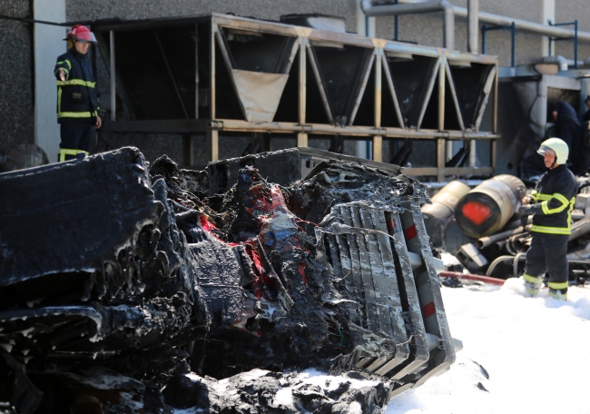 Manisa'da plastik fabrikasında yangın