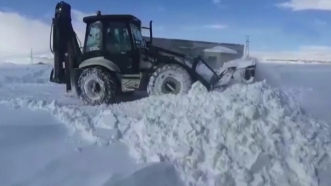Rahatsızlanan bebeği belediye ve sağlık personeli hastaneye yetiştirdi