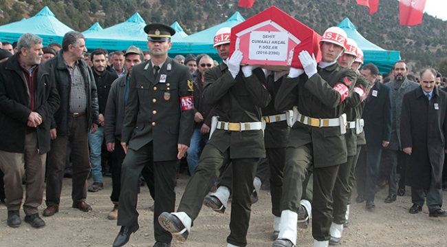Şanlıurfa'da aracın devrilmesiyle şehit olan Akçal ve Ertaş defnedildi