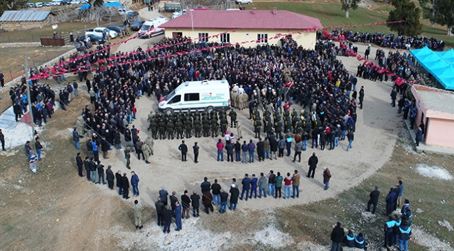Şanlıurfa'da aracın devrilmesiyle şehit olan Akçal ve Ertaş defnedildi