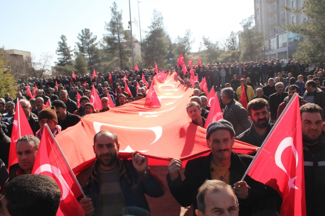 Yurdun dört bir yanından Mehmetçik'e destek sürüyor