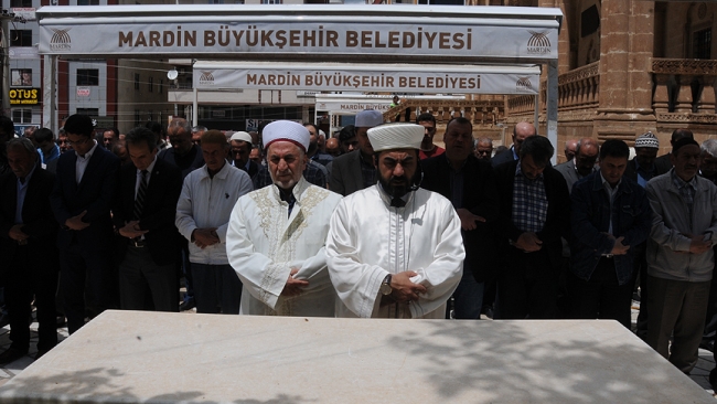 Şehit Filistinliler için sela okundu, gıyabi cenaze namazı kılındı