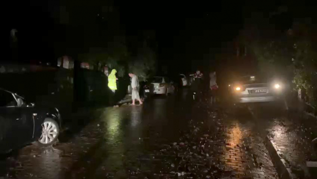Muğla'da sağanak: Dereler taştı, evler su altında kaldı