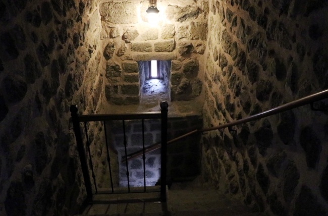 Çifte Minareli Medrese'ye turistler ilgi gösteriyor