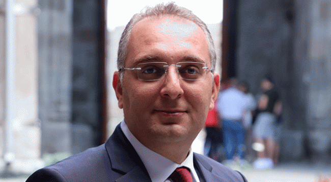 Çifte Minareli Medrese'ye turistler ilgi gösteriyor