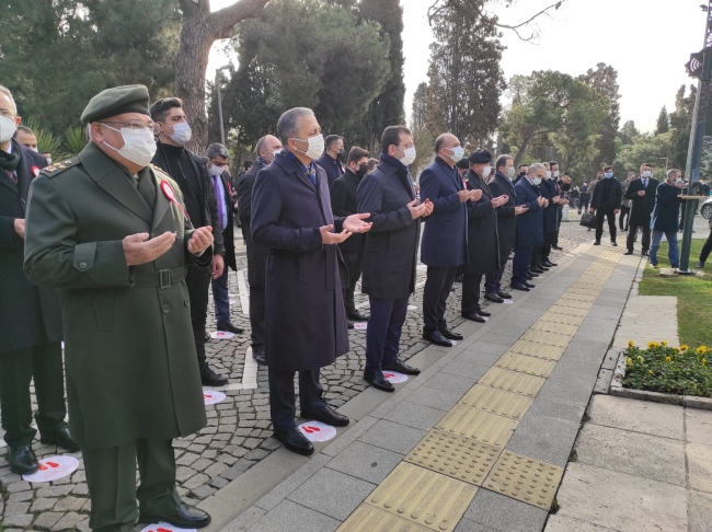 İstiklal Şairi Mehmet Akif Ersoy kabri başında anıldı