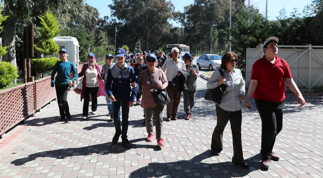 Otizmli çocuklar hayvanlarla tanıştı