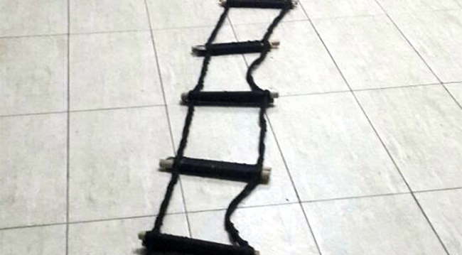 Firar etmeye çalışan mahkumlar çatıda yakalandı