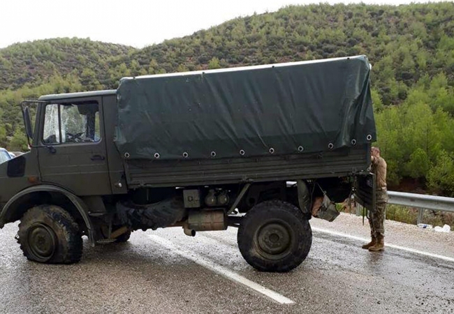 Mersin'de askeri araç devrildi: 7 yaralı