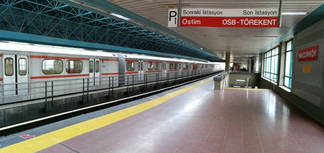 Ankara'da metronun önüne atlayan kişi hayatını kaybetti