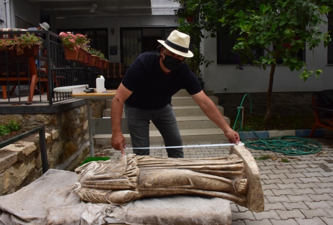 Metropolis Antik Kenti'nde 1800 yıllık heykel bulundu