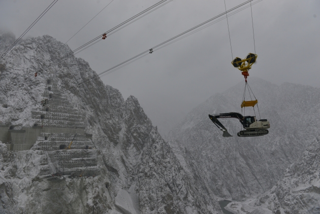 Beton mikseri havadan böyle taşındı