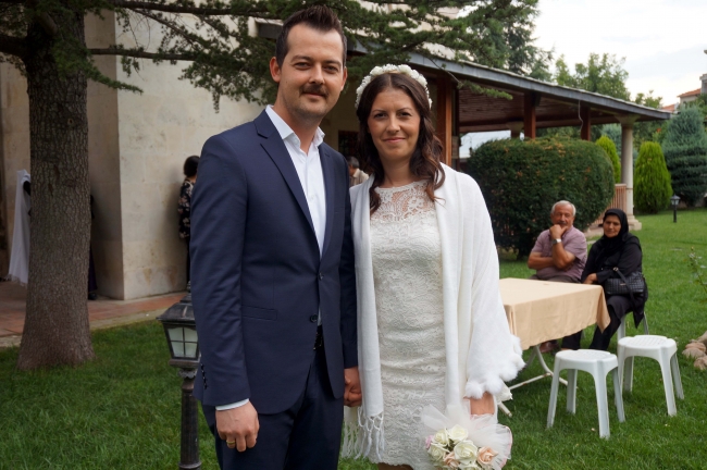 "Minare gölgesinde nikah" geleneği devam ettiriliyor