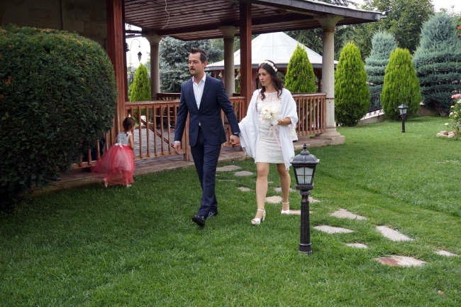"Minare gölgesinde nikah" geleneği devam ettiriliyor
