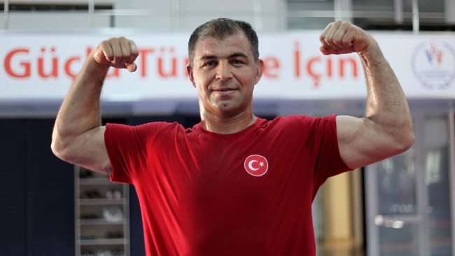 Sırtı minder görmeyen şampiyonun hedefi altın madalya