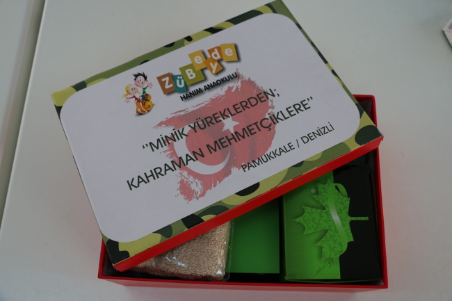 Minik öğrenciler cephedeki babaları için kamera karşısına geçti